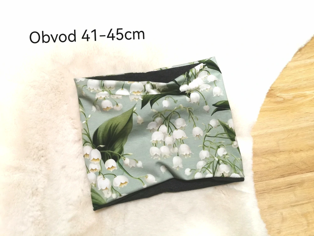 dvouvrstvý nákrčník - KONVALINKY - pro obvod 41-45cm (4 měsíce - 1 rok)