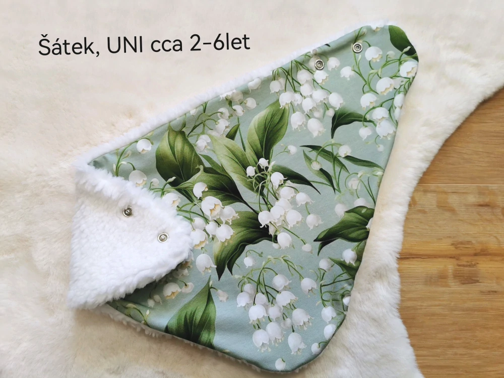 zateplený dvouvrstvý šátek na patentky - KONVALINKY - UNI (cca 2-6let)