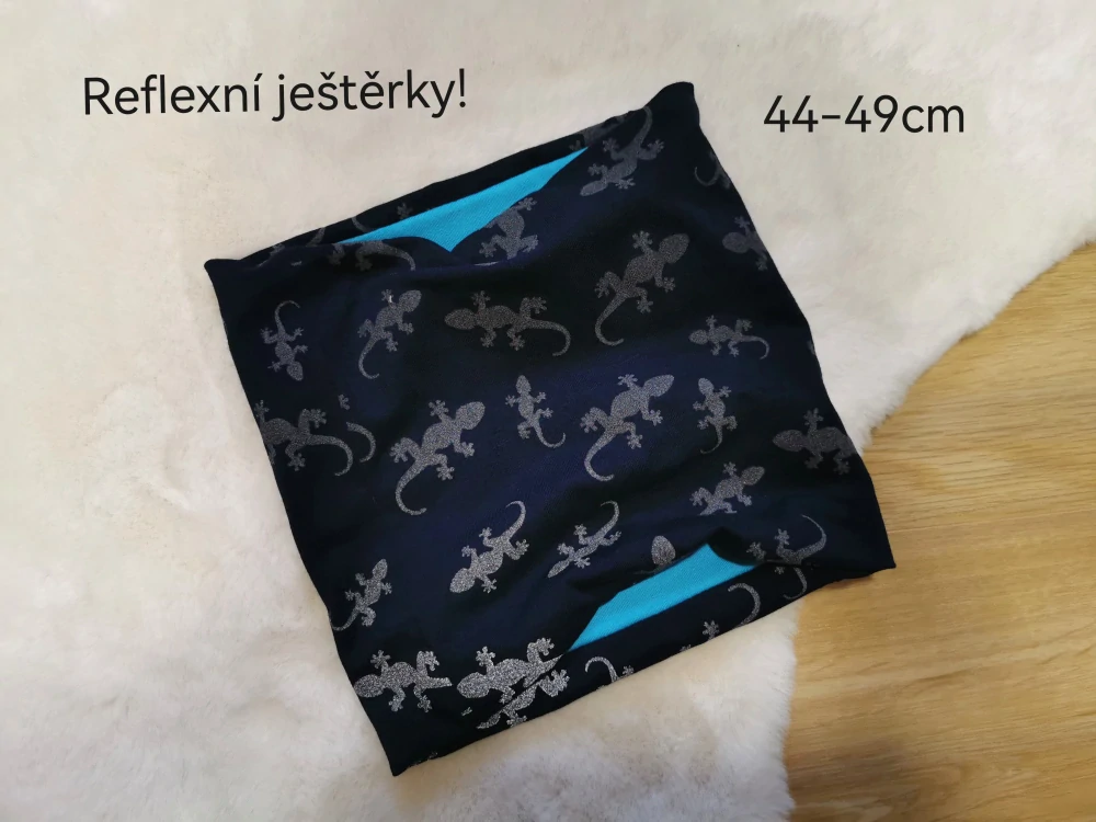 dvouvrstvý nákrčník - REFLEXNÍ JEŠTĚRKY na tm.modré - pro obvod 44-49cm (9 měsíců - 3 roky)