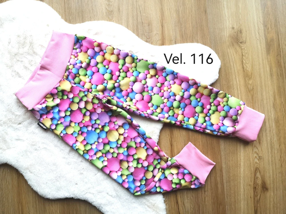 tepláky - BAREVNÉ KULIČKY, růžový náplet - vel.116