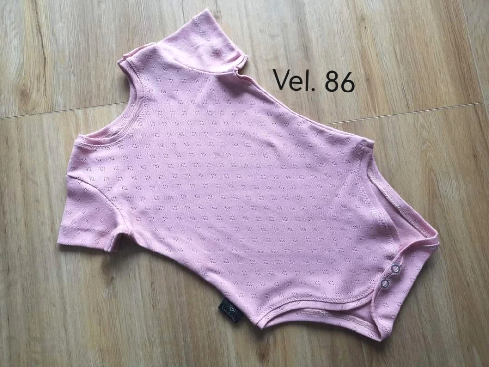 Bodyčko kr.rukáv - okrasně děrovaný úplet, světle růžové - vel.86
