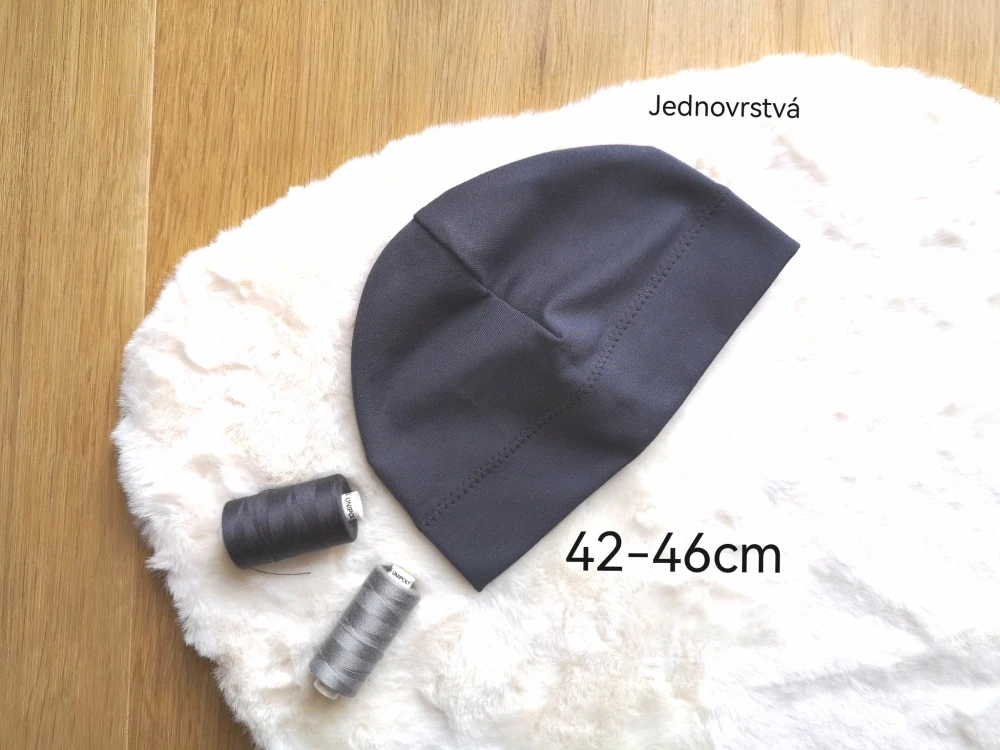jednovrstvá tmavě šedá čepice - pro obvod 42-46cm (5 měsíců - 1 rok)