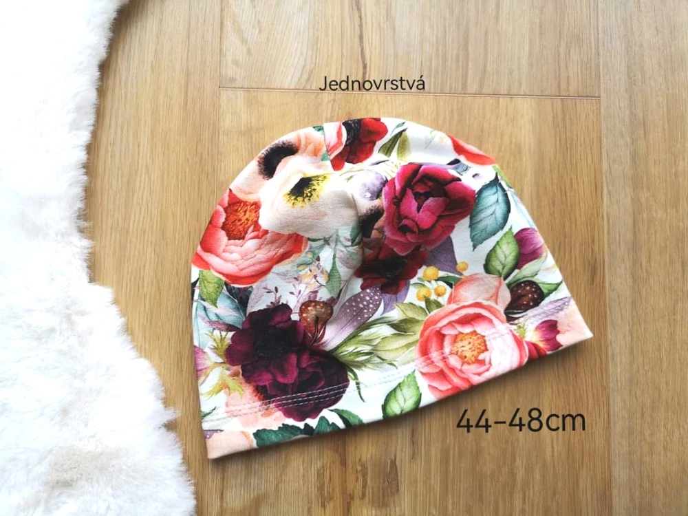 jednovrstvá čepice s motivem růží - 44-48cm (1-2 roky)