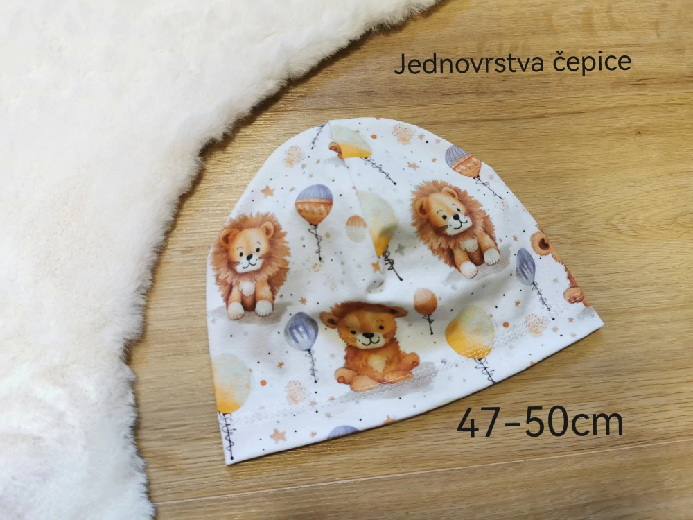 jednovrstvá čepice s motivem lvíčků a balonků - pro obvod 47-50cm (2-4 roky)