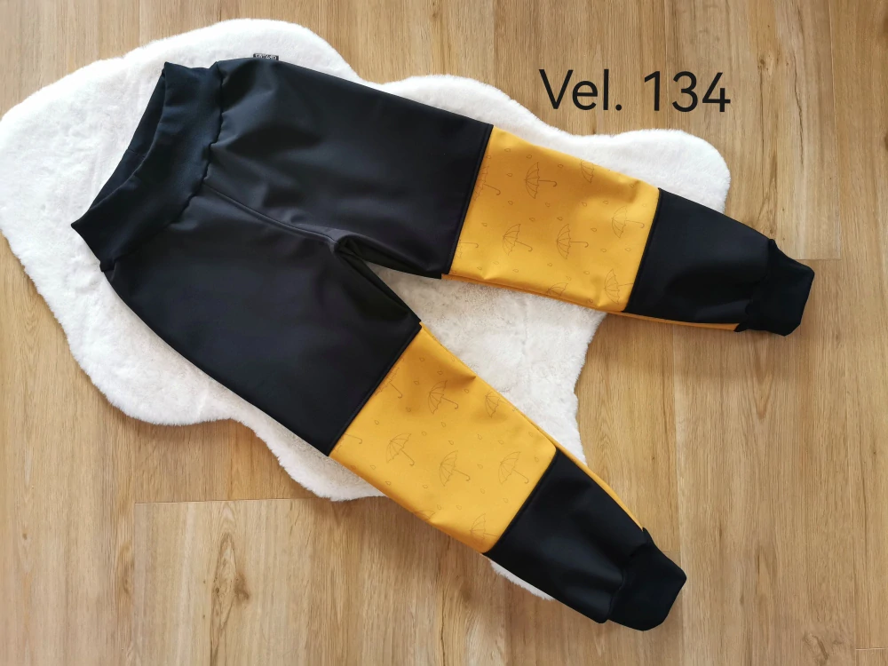 Dětské zimní softshellové kalhoty s fleecem - reflexní deštníky - vel.134