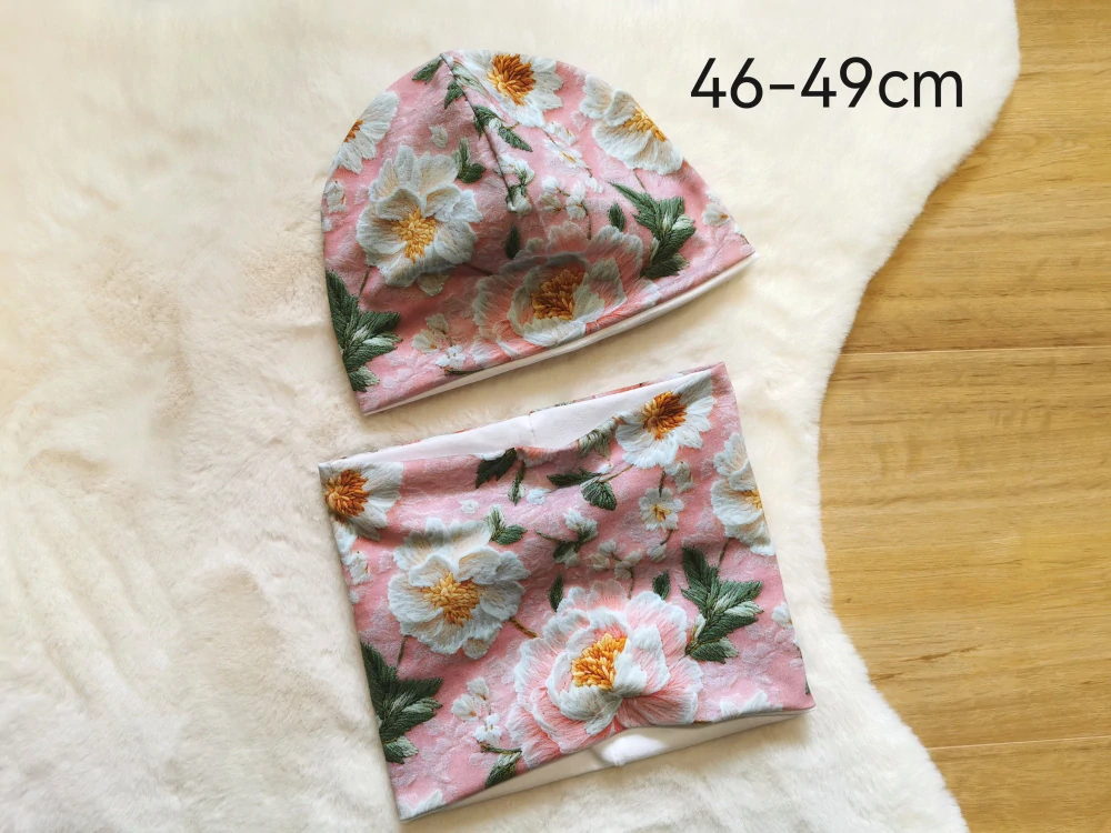 set dvouvrstvá klasicka čepice a nákrčník - VYŠÍVANÉ KVĚTY NA RŮŽOVÉ - obvod 46-49cm (1-3 roky)