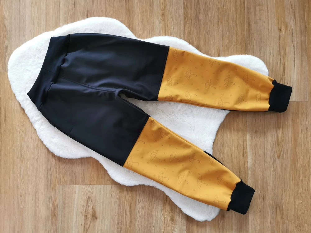 Dětské zimní softshellové kalhoty s fleecem - reflexní deštníky - vel.134