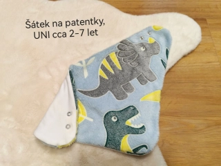 zateplený dvouvrstvý šátek na patentky - DINOSAUŘI 2, bílé podšití - UNI (cca 2-6let)