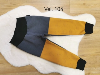 Dětské zimní softshellové kalhoty s fleecem - šedé s reflexním motivem deštníků - vel.104