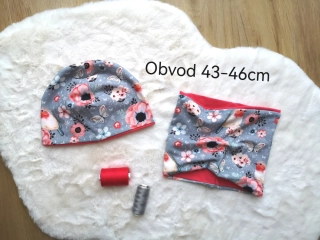 set dvouvrstvá klasicka čepice a nákrčník - PTÁČCI A KYTIČKY NA ŠEDÉ - pro obvod 43-46cm (půl roku - 1 rok)