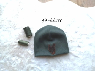 homeless dvouvrstvá čepice - KHAKI s koženkovým štítkem se slepičkou - pro obvod 39-44cm (3-9měsíců)