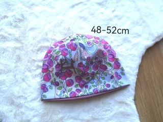 dvouvrstvá čepice s motivem růží a koníků - pro obvod 48-52cm (3-6let)