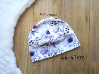 jednovrstvá čepice s fialovými květy - 44-47cm (1-2 roky)