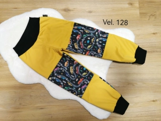 Dětské zimní softshellové kalhoty s fleecem - autíčka hořčicové - vel.128