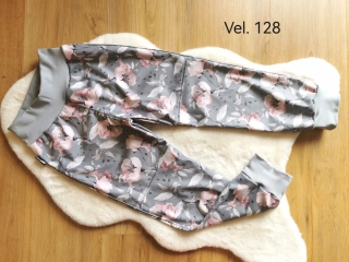 letní softshellové kalhoty - květiny šedé - vel.128