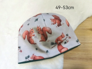 klasická dvouvrstvá čepice - VEVERKY NA TAUPE - obvod 49-53cm (4-7let)